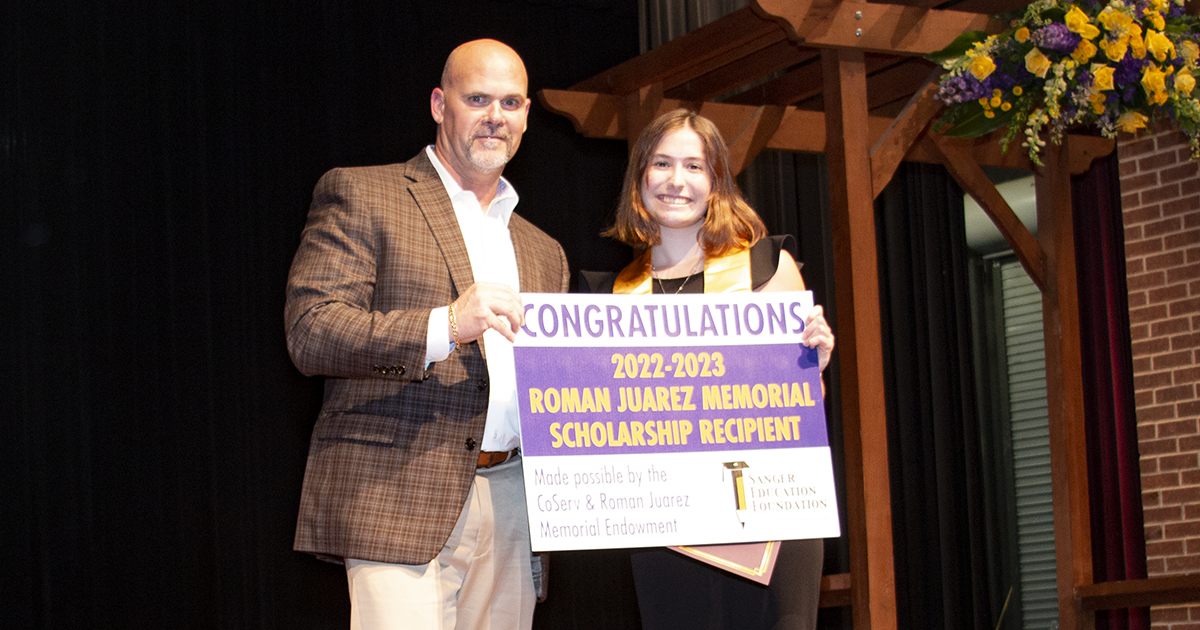 CoServ Vice President of Field Operations Shea Hassell presented Sanger High School senior Gabrianna Giddens with the scholarship. Photo by NICHOLAS SAKELARIS