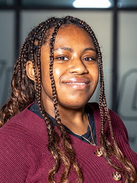 CoServ awards Amelia Jordan, a senior at Walnut Grove High School in Prosper ISD, the District 3 5,000 scholarship.