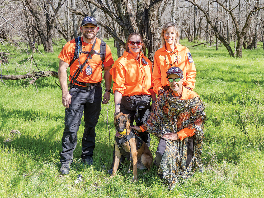 Hilo is rewarded with a ball for tracking the unfamiliar scent,
which led to the victim.
