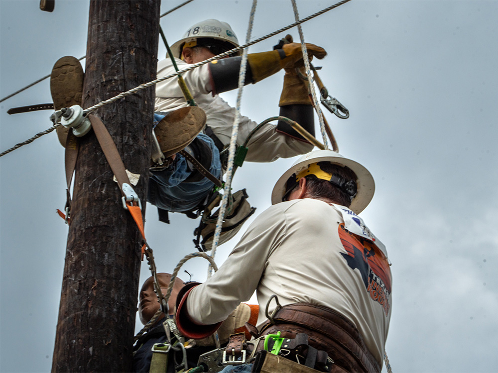 CoServ Lineman Alex Garza and Chris Hammonds compete in the Journeyman Hurtman Rescue Team competition.