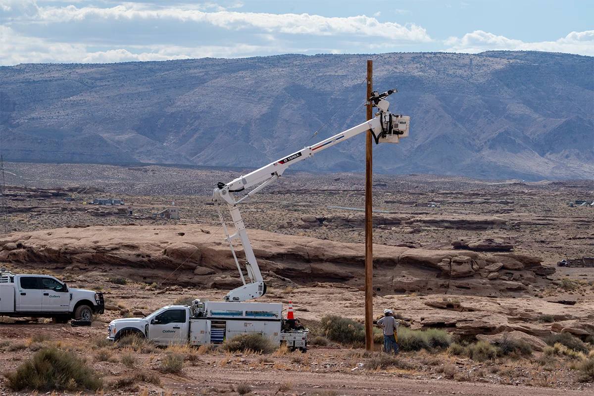 CoServ Crews bringing electricity to remote parts of the Navajo Nation in Arizona. Photos by BRIAN ELLEDGE
